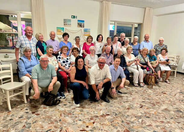 Gli anziani di Bressanone si godono giorni di vacanza al mare e in montagna