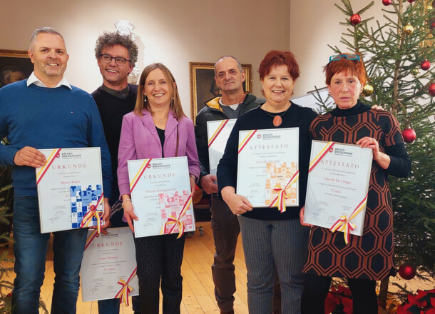 Il Comune onora i dipendenti di lunga data e ringrazia i pensionati